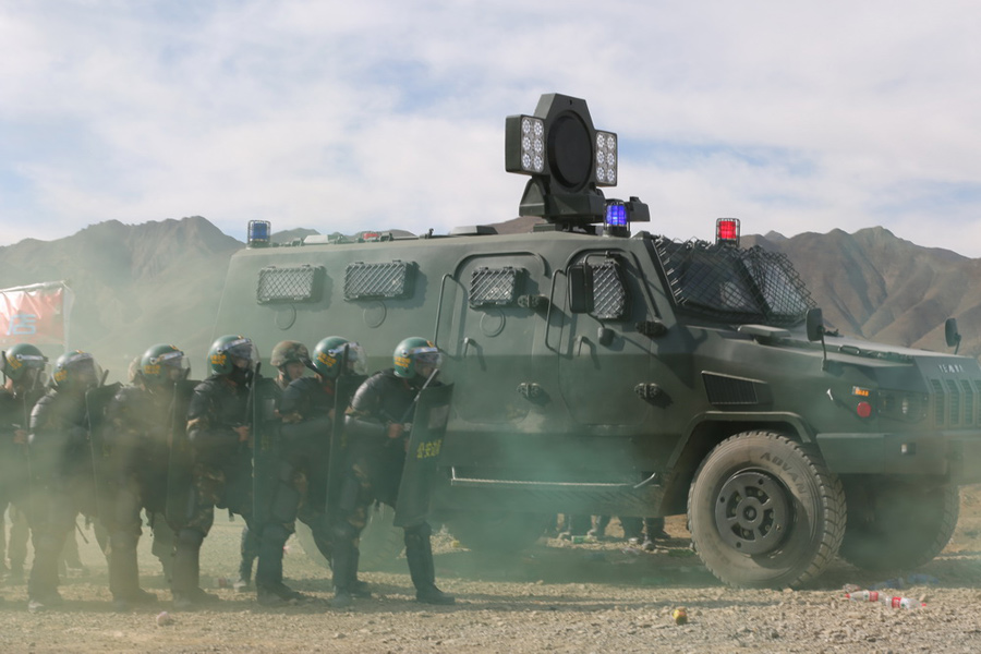 Border Defense Corps in Tibet conducts real combat drill