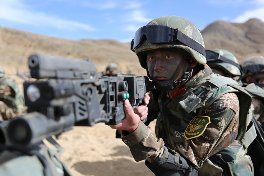 Border Defense Corps in Tibet conducts real combat drill