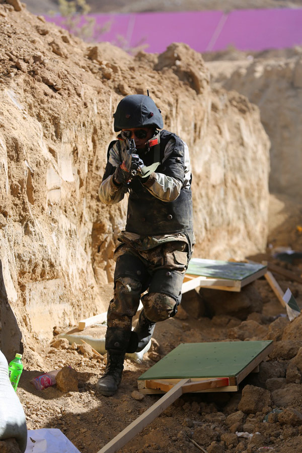 Border Defense Corps in Tibet conducts real combat drill