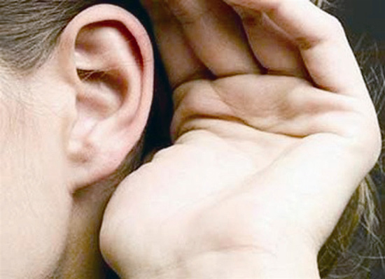 Doctor removes over 20 cockroaches from a young man's ear