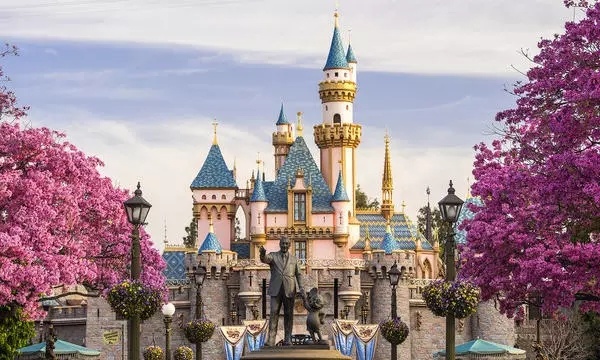 Gigantic Mickey Mouse celebrates the arrival of Shanghai Disneyland Park 