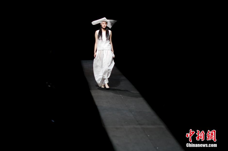 Fashion show themed with 'silence of all nature' held in Beijing