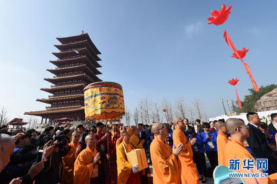 Monks attend enshrinement of Buddha's relics in E. China