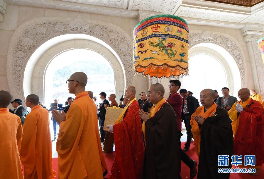Monks attend enshrinement of Buddha's relics in E. China