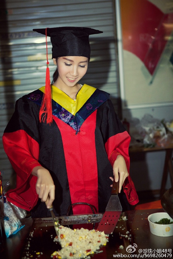 Beautiful PhD student sells fried rice on street: 
Media hype or true story?