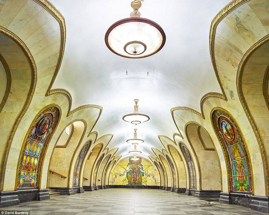 Moscow's stunning subway network looks like spectacular palaces