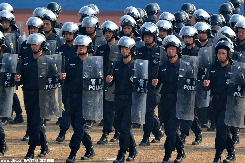 Nanjing public security forces conduct actual combat drill