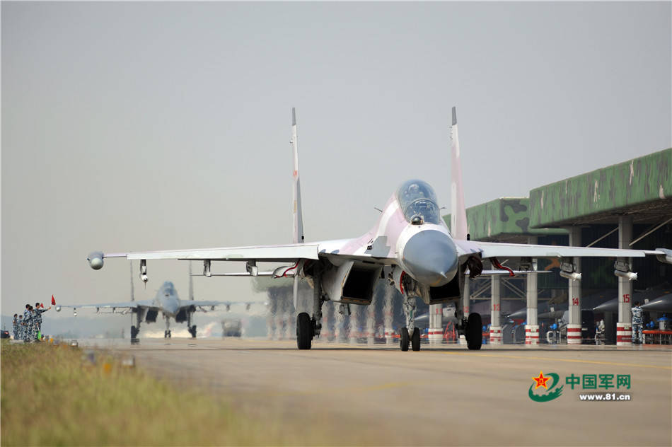 Air force of Guangzhou Military Region conducts confrontation drill