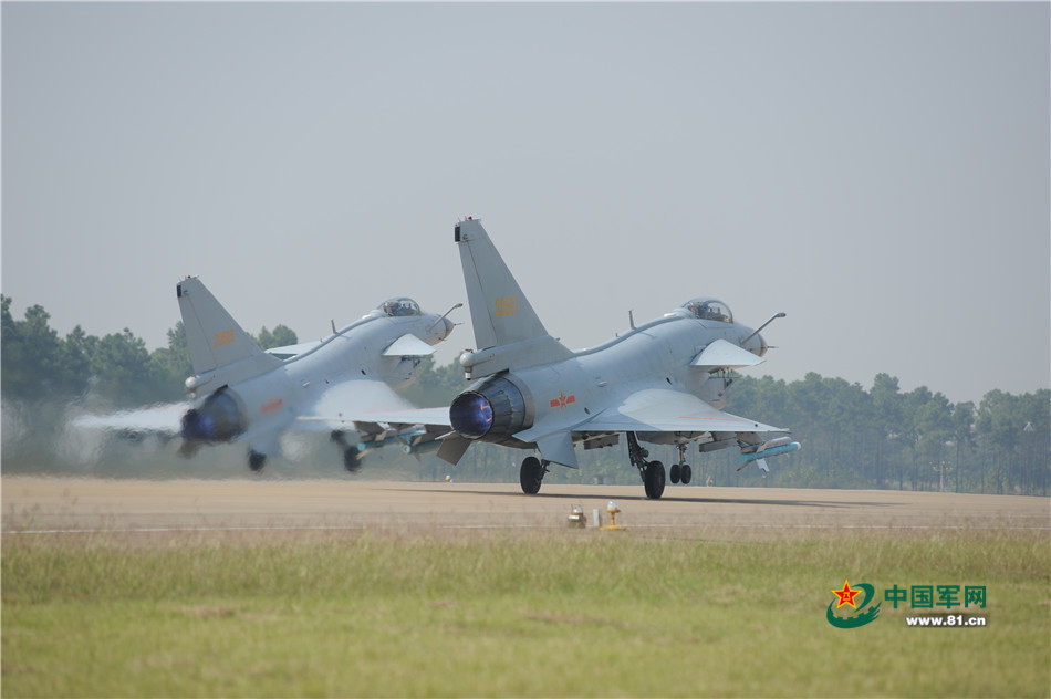 Air force of Guangzhou Military Region conducts confrontation drill