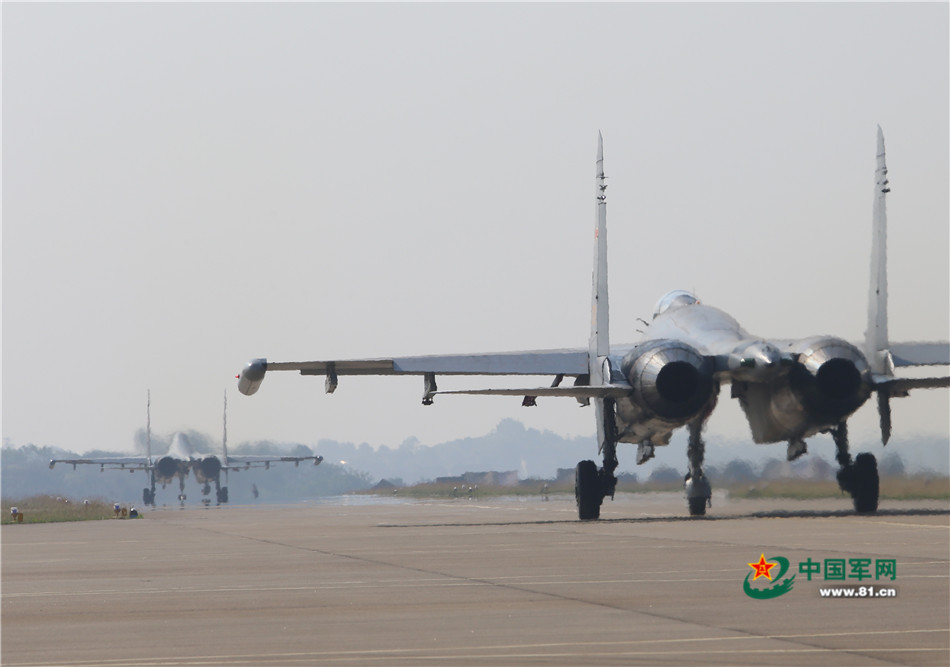 Air force of Guangzhou Military Region conducts confrontation drill