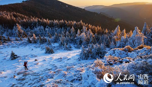 Luya Mountain appears as fairyland after snow