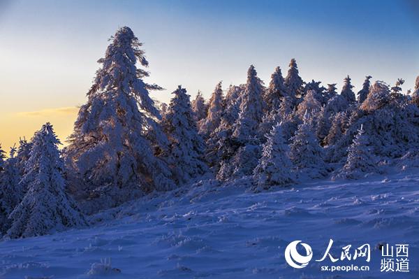 Luya Mountain appears as fairyland after snow