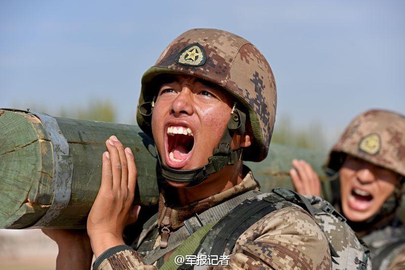 New soldiers undergo tough training in Xinjiang
