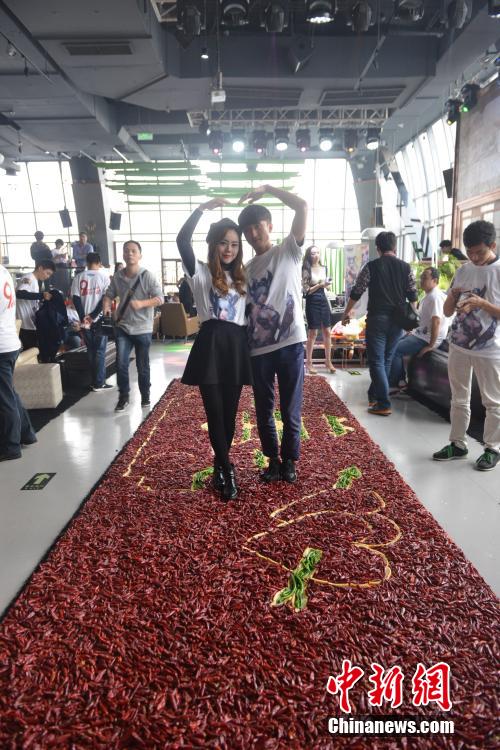 Young man proposes with 99,999 chili peppers instead of diamonds