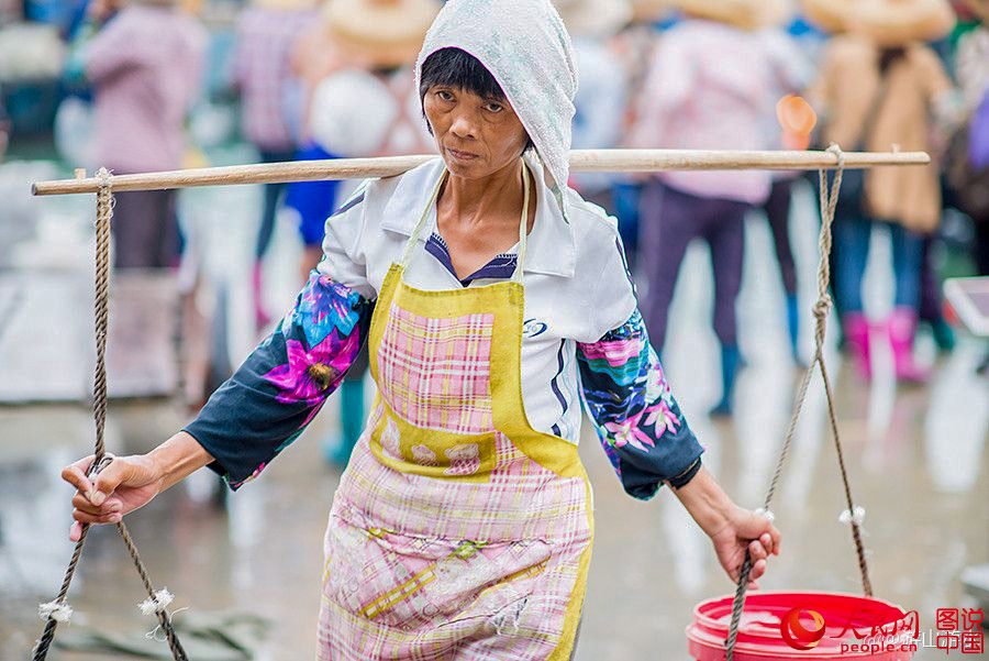 Women's fishing port in Hainan