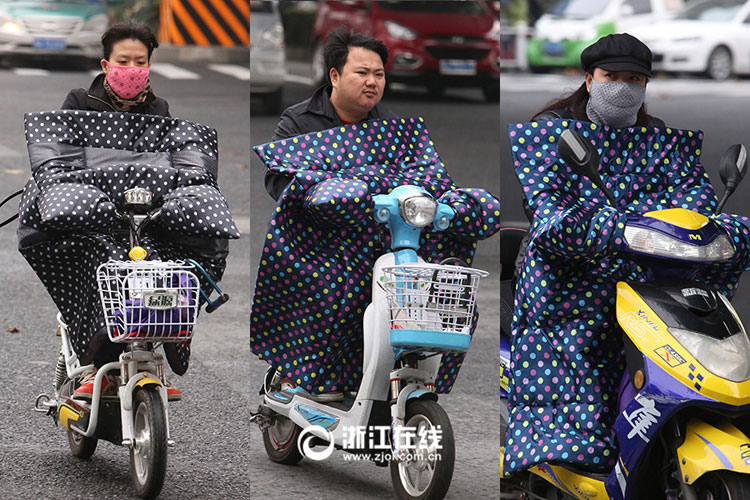 Watch out! Electric bicycles covered with quilts rushing to you!
