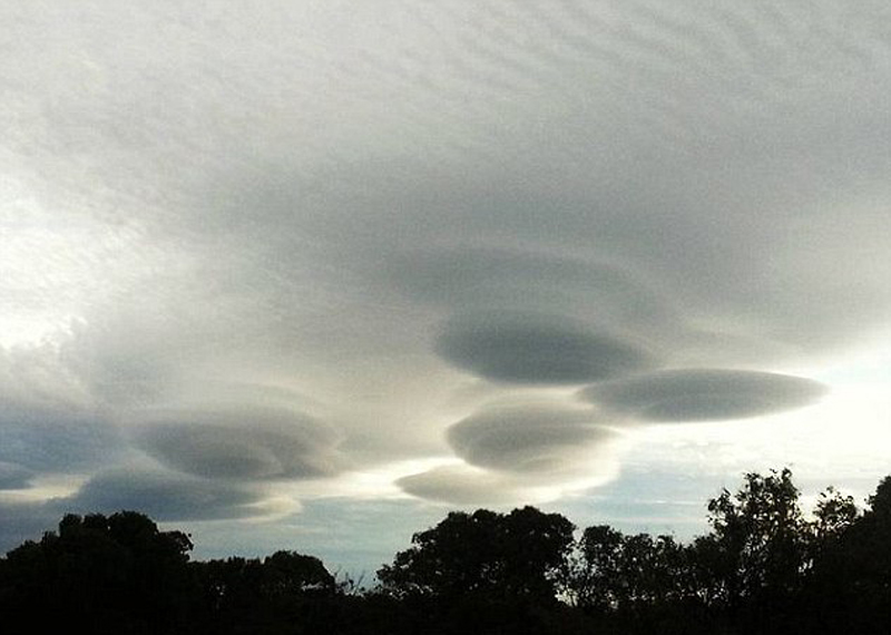 'UFO Clouds’ Hover Over Cape Town Skies in South Africa