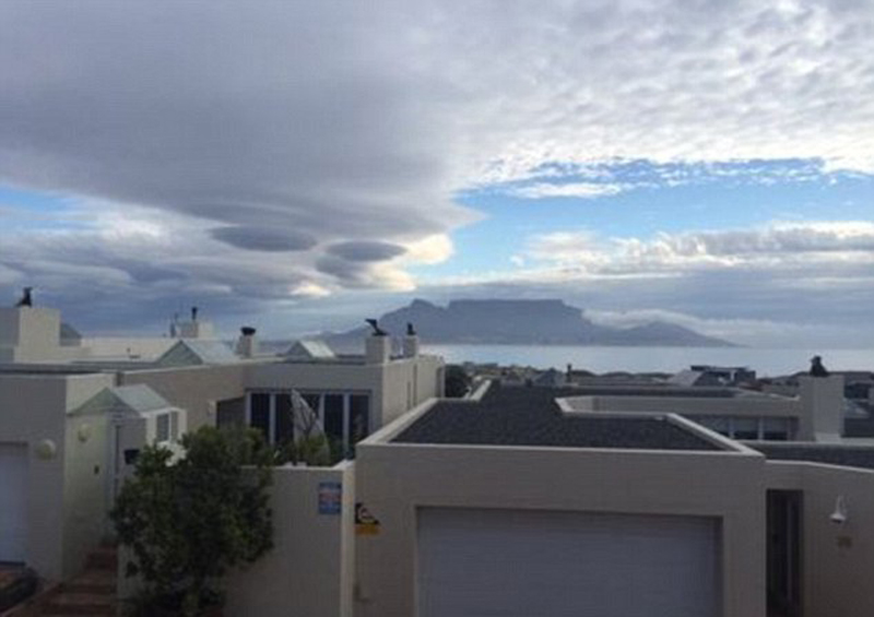 'UFO Clouds’ Hover Over Cape Town Skies in South Africa