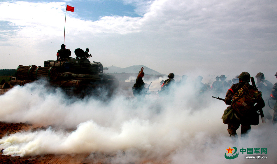 PLA armored brigade conducts confrontation drill
