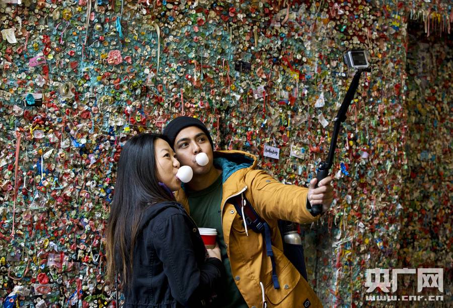 Seattle's gum wall gets deep clean after 20 years