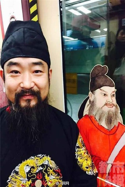 Super fan has been wearing Chinese Han clothing for 20 years 
