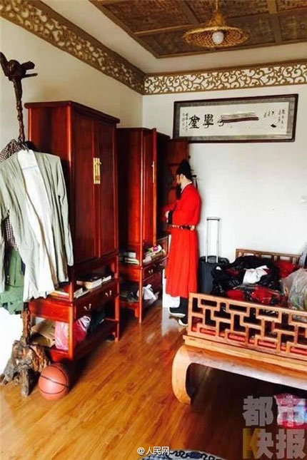 Super fan has been wearing Chinese Han clothing for 20 years 
