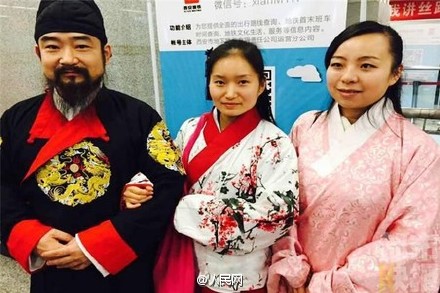 Super fan has been wearing Chinese Han clothing for 20 years 
