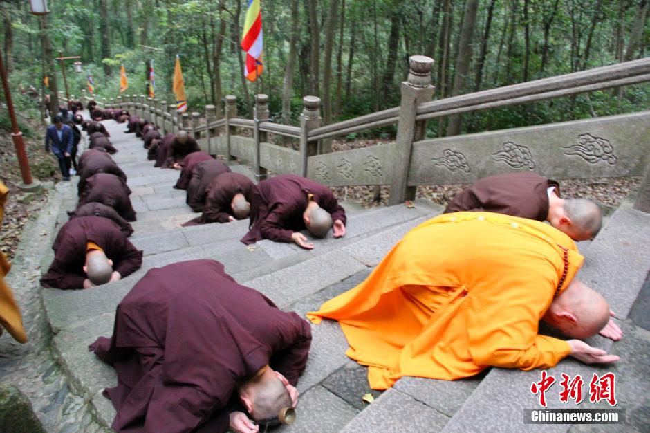 Worship ceremony held in E China