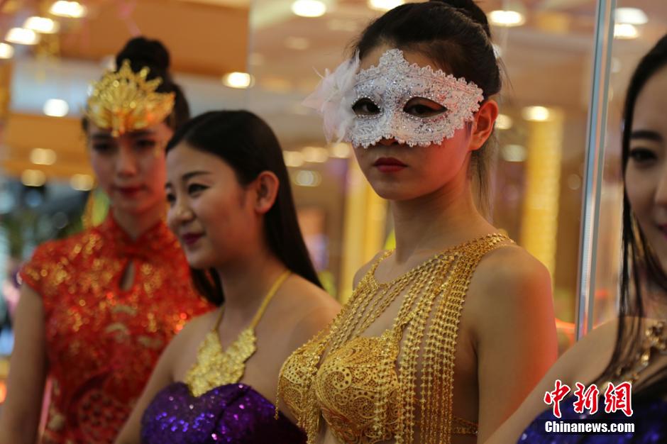 Gold lingerie show held in Guansu