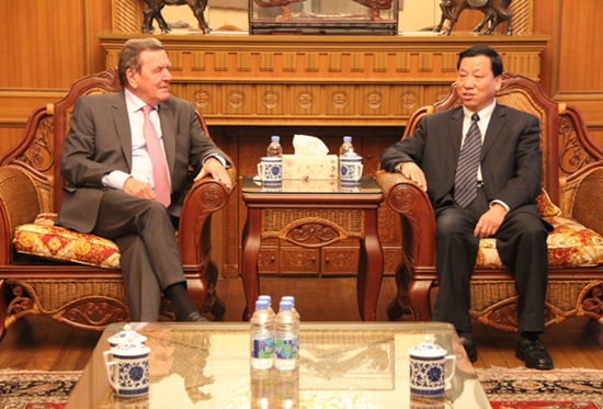 Lv Yongjie meets with Former Chancellor of Germany Gerhard Schröder