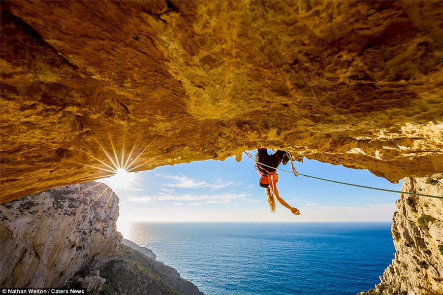 nail-biting pictures show daredevil climber (9)