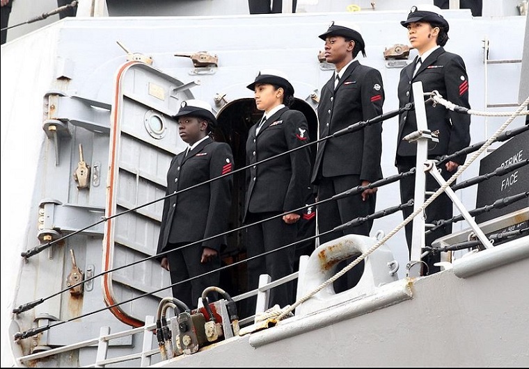 US Navy Destroyer Docks in Shanghai despite Tensions on South China Sea