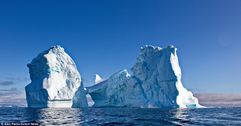 Amazing: Tourists in Awe of Iceberg Crack, Until It Sets off Huge Waves