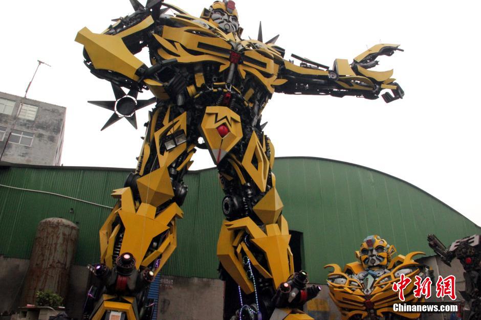 Man builds 12-meter-tall Bumblebee in 5 months
