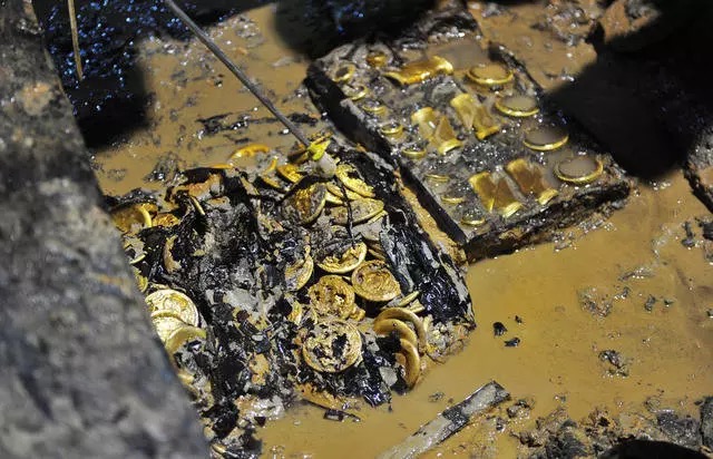 Largest Single Batch of Gold Relics Unearthed in 2000-yr-old Tomb