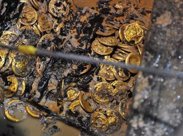 Largest Single Batch of Gold Relics Unearthed in 2000-yr-old Tomb