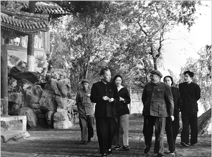 Chinese leaders in lens of photographer Hou Bo