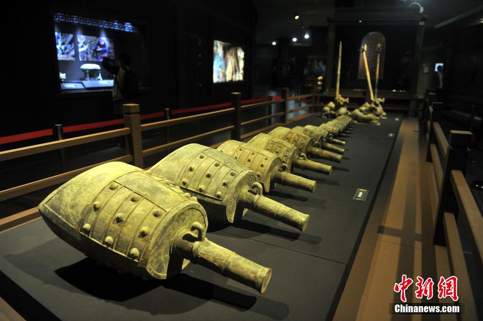 Relics unearthed from tomb of Marquis of Haihun exhibited in E China