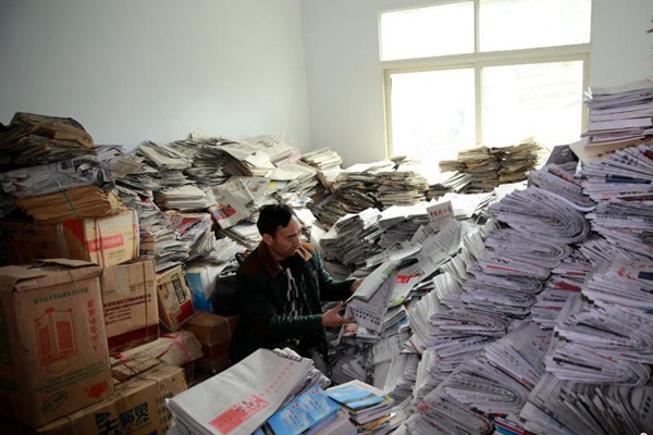 Man fills five rooms with 7 tons of newspapers he collected over 40 years