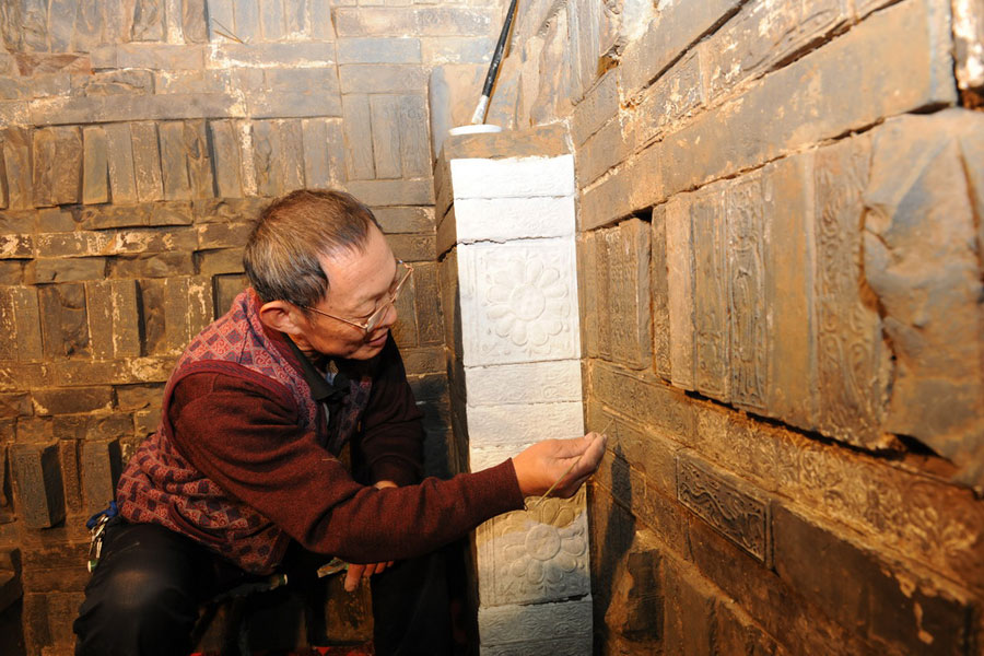 Precious bricks found in ancient tombs in Xiangyang