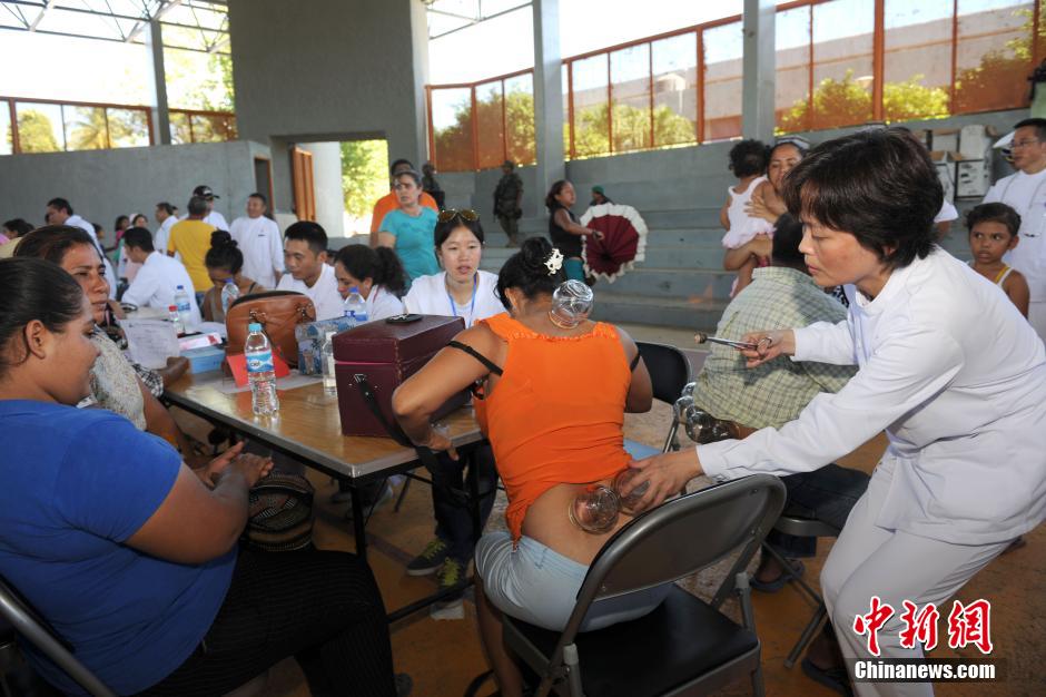 Chinese Navy ship offers medical service to people in Acapulco