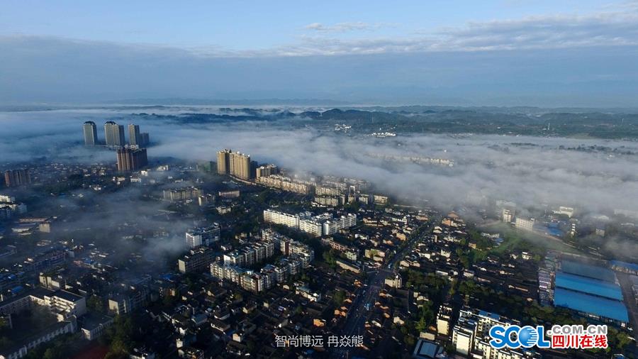 Intoxicating sea of clouds in Qionglai city
