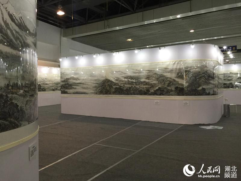 World's longest Yangtze River landscape paintings debut in Wuhan