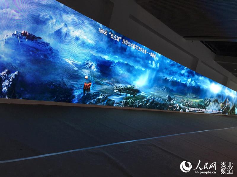 World's longest Yangtze River landscape paintings debut in Wuhan