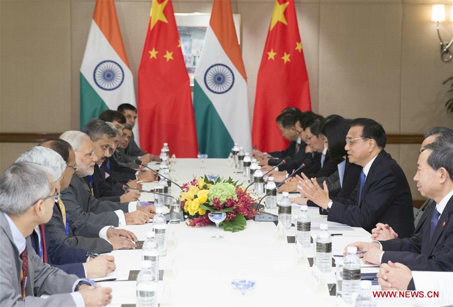 Premier Li meets Indian PM in Malaysia