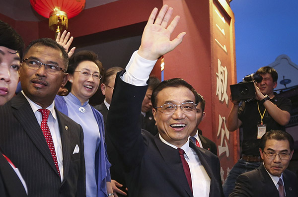 Chinese Premier Li seeks to calm waters in South China Sea