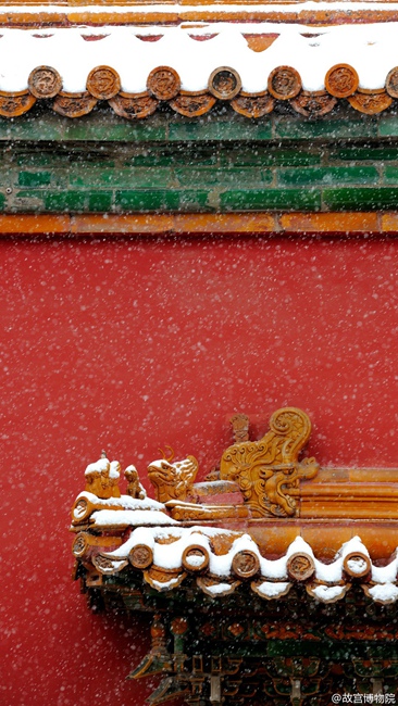 Snow scenery in the Forbidden City: a travel through thousand years