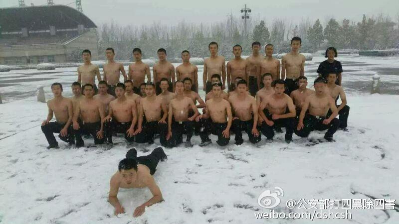 Half Naked Students Take Training In Snow 2 People S Daily Online