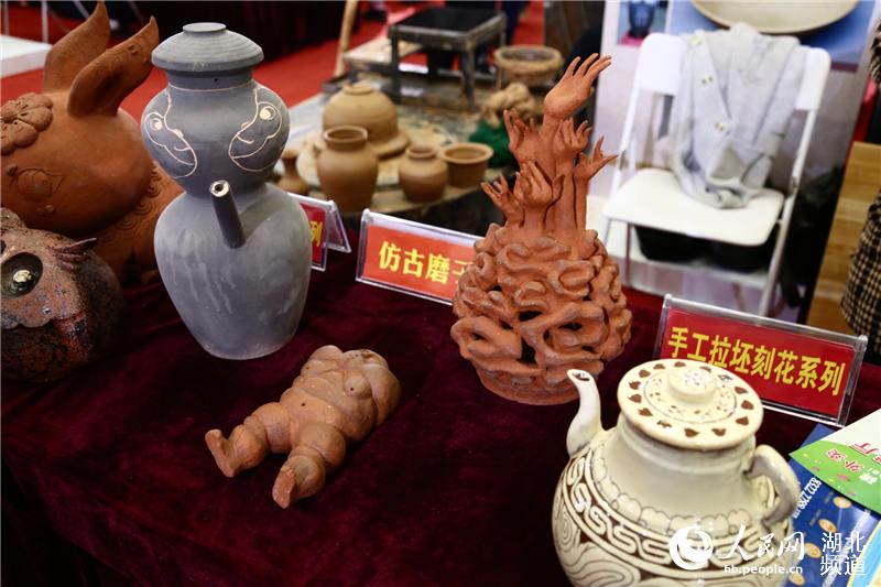 Intangible cultural heritage exhibition along Yangtze River opens in Hubei