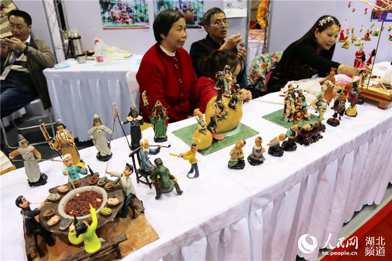 Intangible cultural heritage exhibition along Yangtze River opens in Hubei